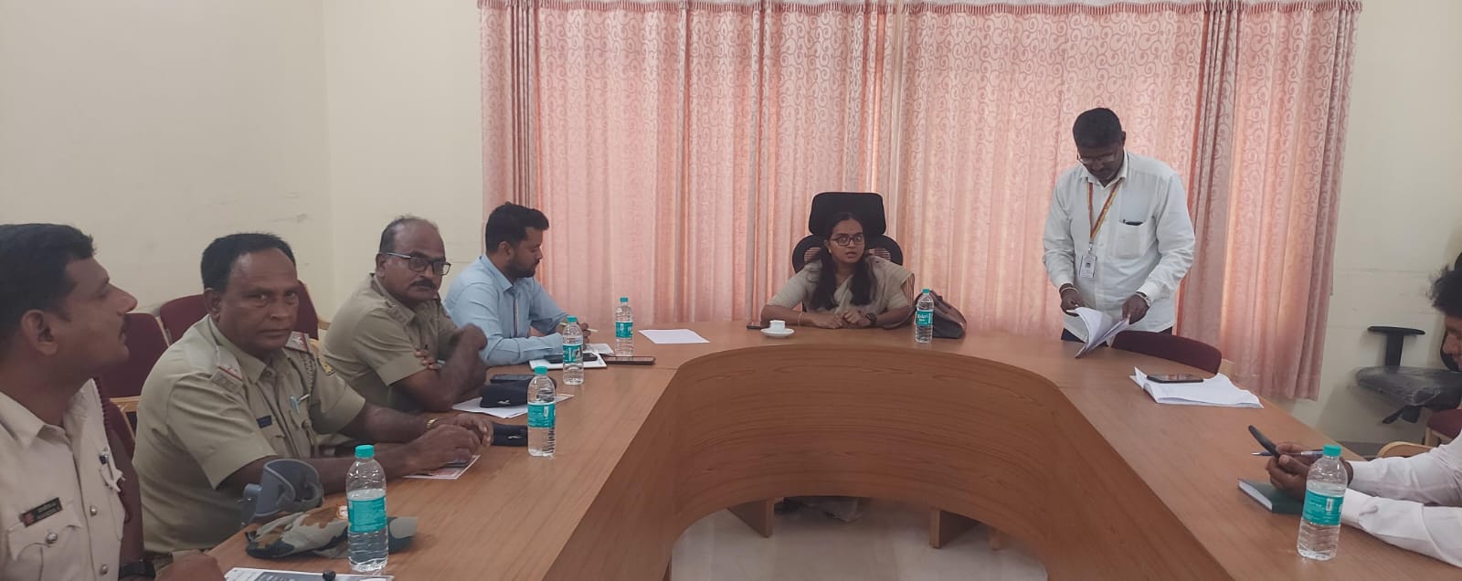 ಹನೂರು: ಗೌರಿ ಗಣೇಶ ಹಬ್ಬದ ಹಿನ್ನೆಲೆ.. ಏಕ&hellip;