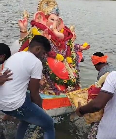 ಹನೂರು : ಅದ್ದೂರಿ ಮೆರವಣಿಗೆಯೊಂದಿಗೆ ಗುಂಡಾಲ್ ಜಲಾಶಯದಲ್ಲಿ ಗಣೇಶನ ವಿಸರ್ಜನೆ