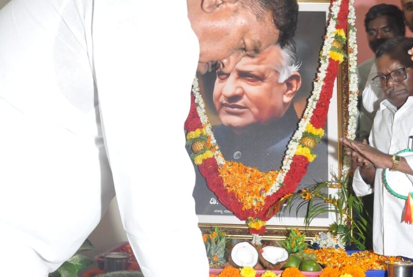 ಕೊಳ್ಳೇಗಾಲ : ಅರಸು ಕಾಲದಲ್ಲಿ ಜನಪರ ಯೋಜನೆಗಳು ಜಾರಿ – ಶಾಸಕ ಎ.ಆರ್. ಕೃಷ್ಣಮೂರ್ತಿ