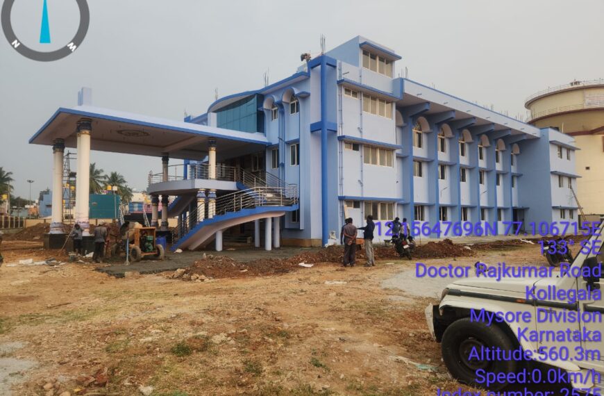 ಕೊಳ್ಳೇಗಾಲ ಅಂಬೇಡ್ಕರ್ ಭವನ ಕಾಮಗಾರಿಗೆ ತಾತ್ಕಾಲಿಕ ತಡೆ : ಬೀಗ ಜಡಿದ ಕೆ.ಆರ್. ಐ.ಡಿ.ಎಲ್. ಅಧಿಕಾರಿ