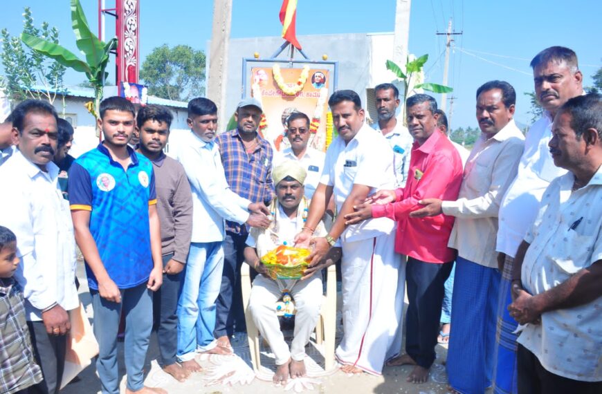 ಮಾನಸ ಶಿಕ್ಷಣ ಸಂಸ್ಥೆಯ ಬಾಬು ಅವರಿಗೆ ದೊಡ್ಡಿಂದುವಾಡಿಯಲ್ಲಿ ಸನ್ಮಾನ ಹಾಗೂ ನಾಡಪ್ರಭು ಕೆಂಪೇಗೌಡ ನಾಮಫಲಕ ಅನಾವರಣ