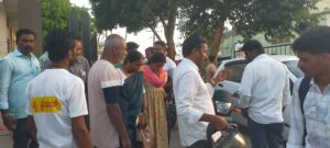 ಕೊಳ್ಳೇಗಾಲ : ಬೈಕ್ ಡಿಕ್ಕಿ ಸೆಸ್ಕಾಂ ಸಿಬ್ಬಂದಿಗೆ ತೀವ್ರ ಪೆಟ್ಟು