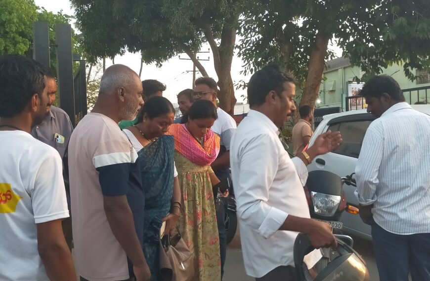 ಕೊಳ್ಳೇಗಾಲ : ಬೈಕ್ ಡಿಕ್ಕಿ ಸೆಸ್ಕಾಂ ಸಿಬ್ಬಂದಿಗೆ ತೀವ್ರ ಪೆಟ್ಟು