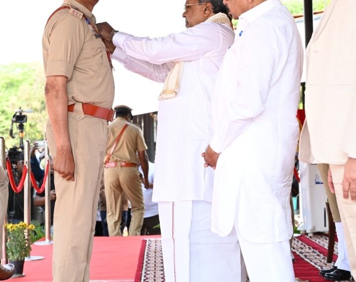 ಕೊಳ್ಳೇಗಾಲ ಭೀಮನಗರದ ಮೈಸೂರಿನಲ್ಲಿ ಇರುವ ಗುಪ್ತಚರ ಎಎಸ್ಐ ಶಿವಕುಮಾರ್ ಗೆ ಮುಖ್ಯಮಂತ್ರಿ ಗಳ ಚಿನ್ನದ ಪದಕ